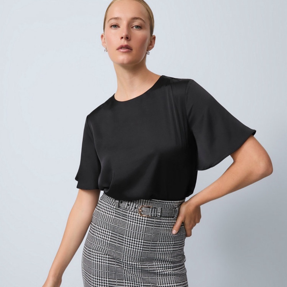 🦋 3/$9 H&M Elegant Black Blouse with flutter sleeves size small
